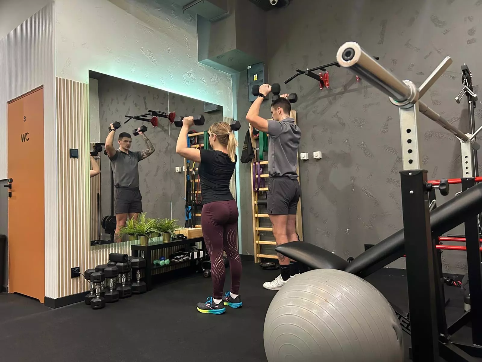 Trening personalny w MyFit - Centrum Treningu Personalnego w 2 lokalizacjach w Warszawie do wyboru (do -50%) - Primary Image