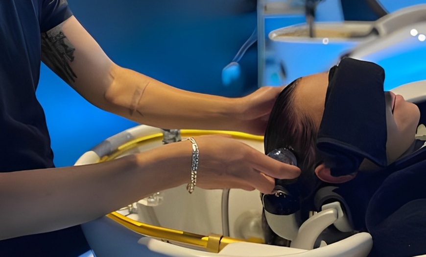 Image 6: Sesión de peluquería con opción a corte, tinte o mechas para 1