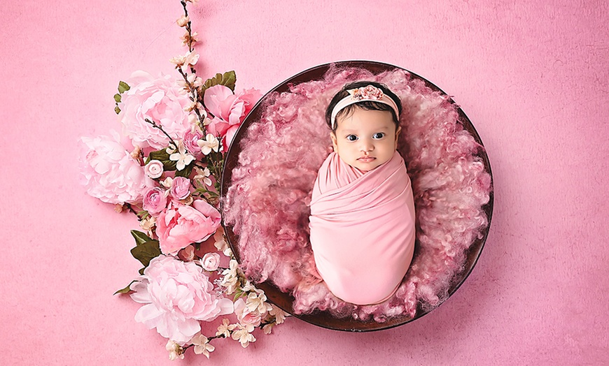 Image 8: Newborn Photography: Get a Standard, Deluxe or Solo Collection
