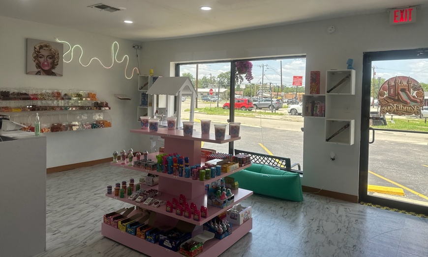 Image 4: Explore the Indoor Play Area for 1 or 2-Hours of Fun and Creativity