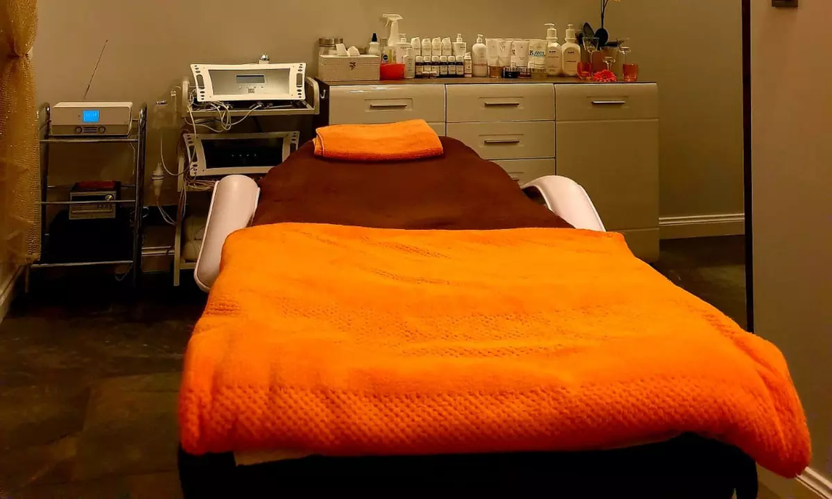 11-etapowe zabiegi na skórę twarzy, szyi, dekoltu i dłoni