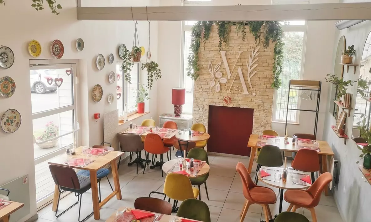 Festin italien au bord de l'eau à La Vita Attiva