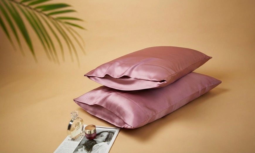 Image 10: Premium Mulberry Silk Reversible Pillowcase Duo