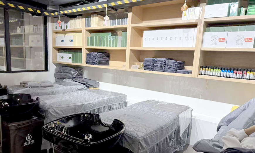 Image 5: Rejuvenate Your Scalp & Hair – Choose Your Perfect Spa Experience!