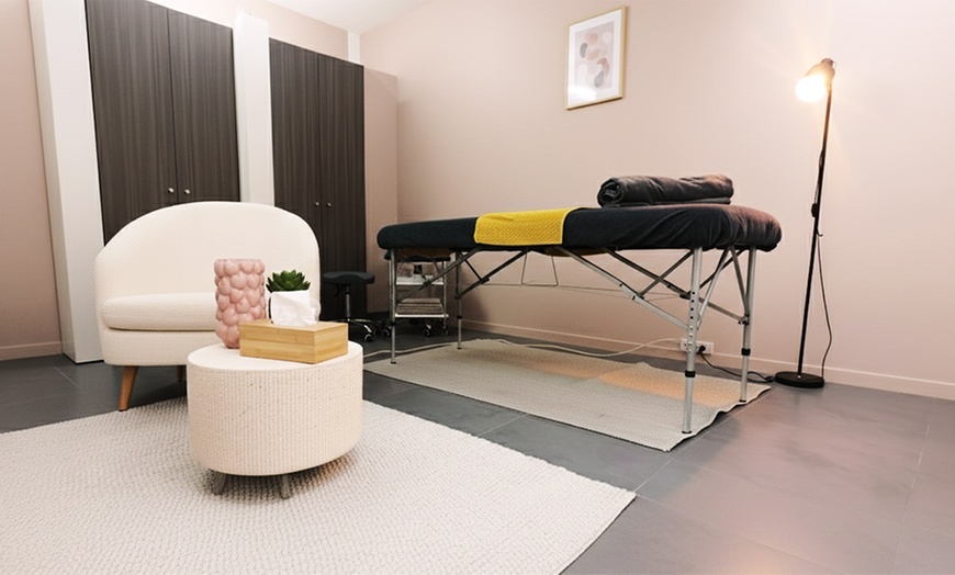 Image 1: Diepe ontspanning: voetreflexologie, aromabehandeling of massage