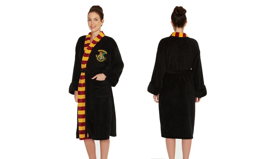 Image 3: Harry Potter Themed Bathrobe