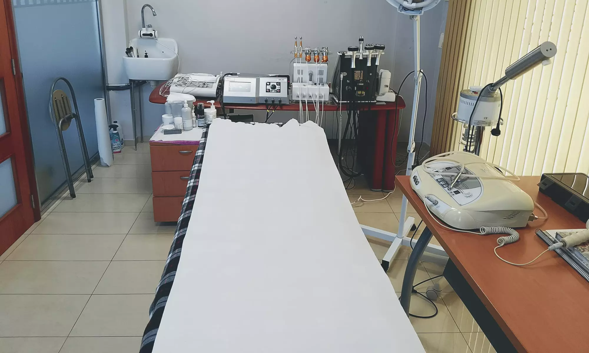 Peeling químico con ácido glicólico, azelaico y opcíon a tratamiento