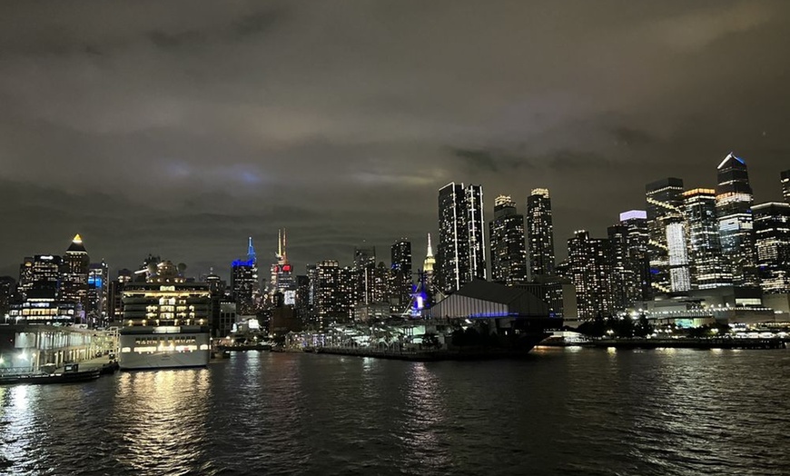 Image 3: 3-Hour Buffet Dinner Cruise with Live DJ and Skyline Views