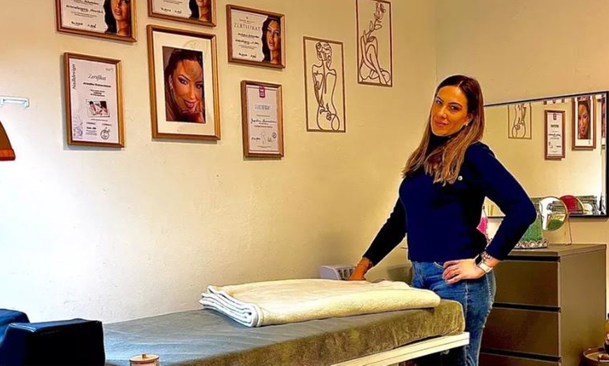 Image 3: Wimpernverlängerung 1:1-Technik oder Volumentechnik für 1 Person