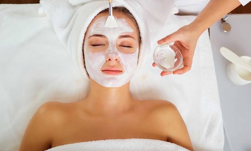 Image 2: 60-Min Choice of Massage w/ Choice of Facial & Complimentary Champagne