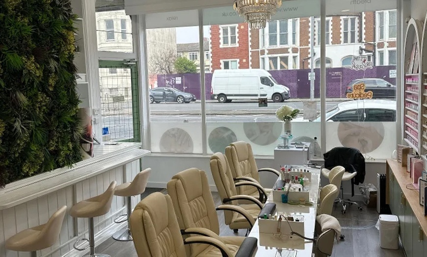 Image 7: Get Japanese Head Spa: Let's Glow or Quasha Quartz Radiance Packages