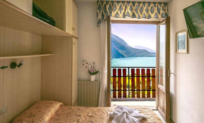 Image 4: Lago di Molveno: soggiorno per 2 in camera doppia con colazione