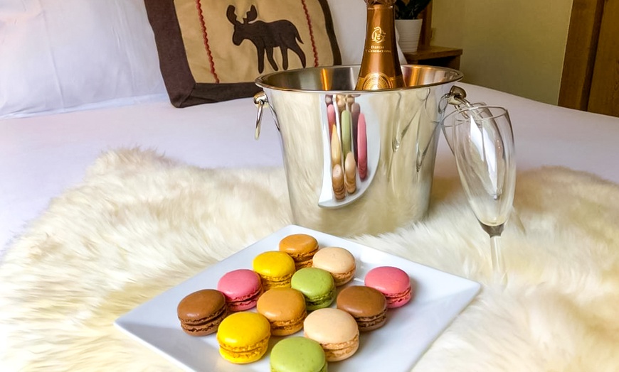 Image 6: Savoie : chambre double avec accès spa et option petit-déjeune, diner