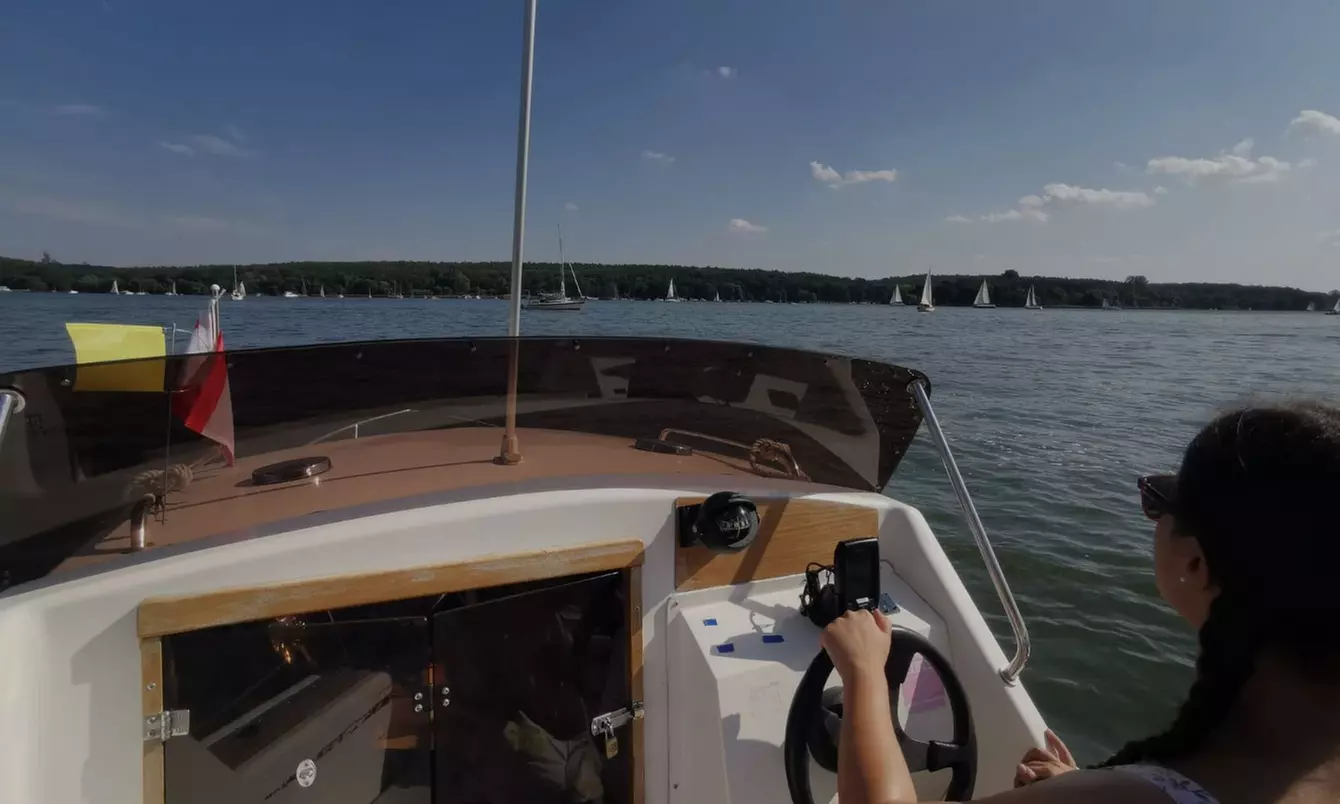 2 Std. Segeln für 1-3 Personen oder 1 Std. Motorboot für 1-2 Personen