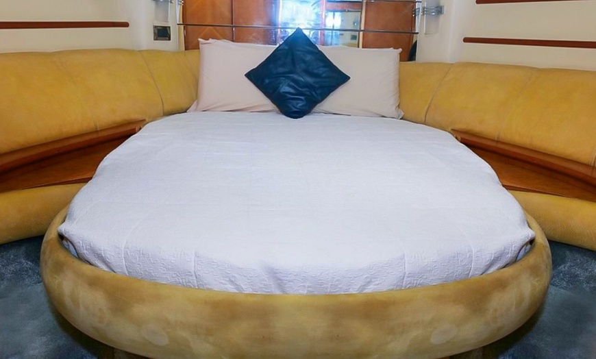 Image 5: Luxury Yacht Rental (34–65 Ft) for 10–18 Guests: 1–3 Hours