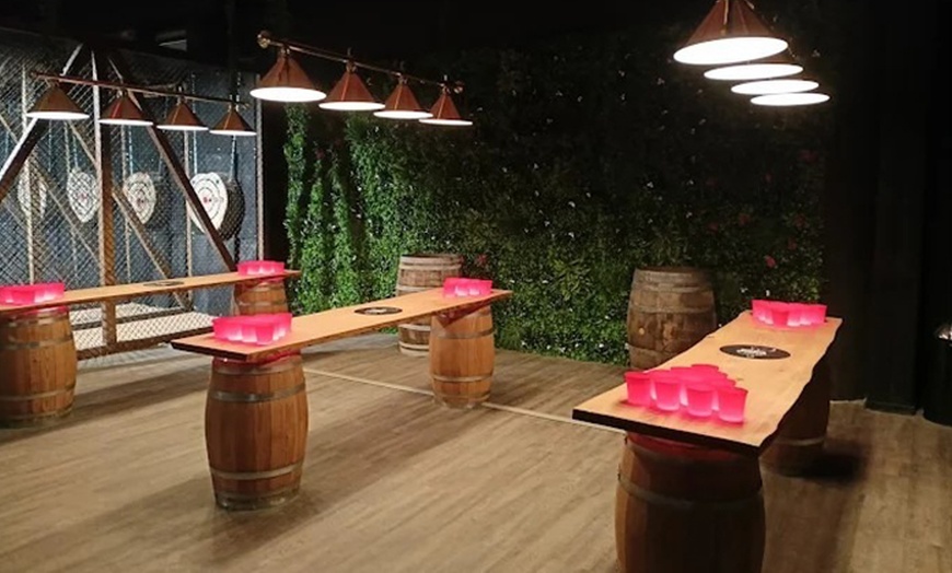 Image 2: 1 Std. Beer Pong, opt. mit Nagelspiel oder 2 Pizzen für bis zu 8 Pers.