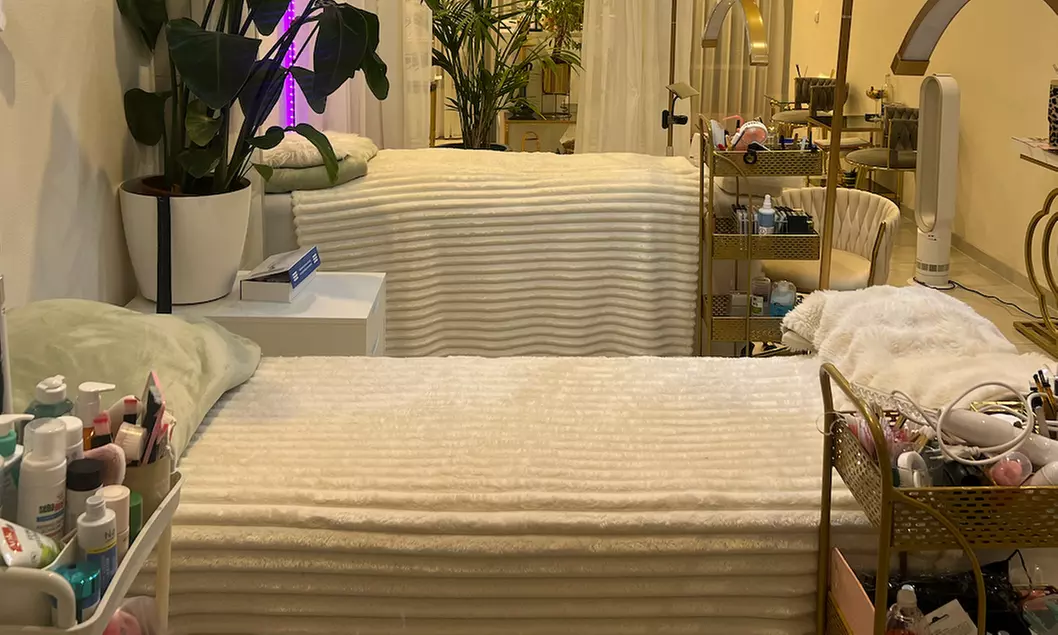 60 Min. Basic Gesichtsbehandlung oder koreanische Skin Care