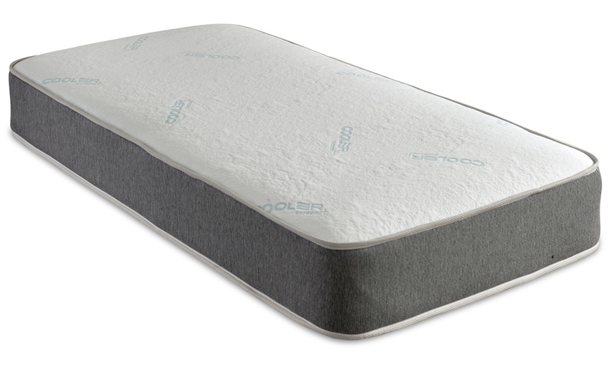 Image 2: Temperature-Regulating Hybrid Mattress with Dual Foam Layers