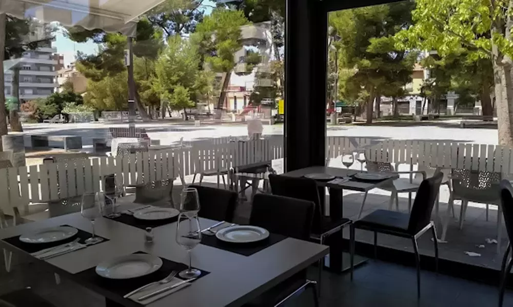 Parrillada para 2 o 4: aperitivo, entrantes, postres, bebida y vino