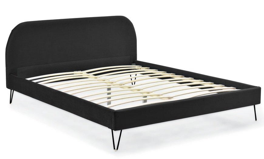 Image 29: Lit velours "Garbera" 140 x 190 cm ou 160 x 200 cm de Kocoon 