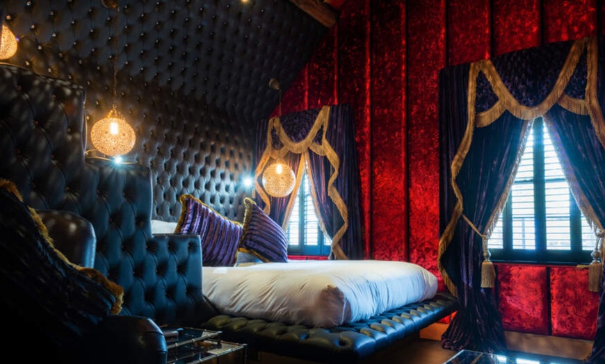 Image 11: 5* Decadent Hotel Break for Two with English or Thai Dining experience