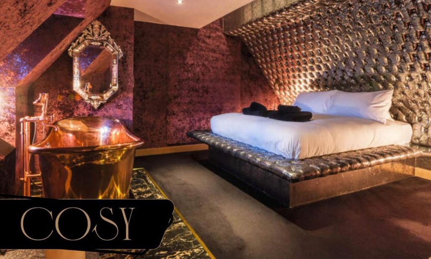 Image 12: Oxfordshire: An Overnight 5* Stay w/ Dinner and Champagne 