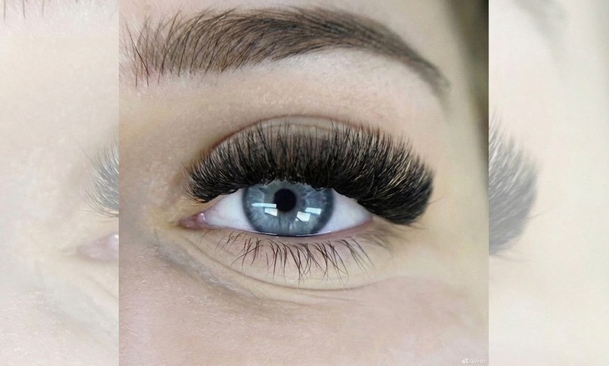 Image 3: Classic to Mega Volume Eyelash Extensions