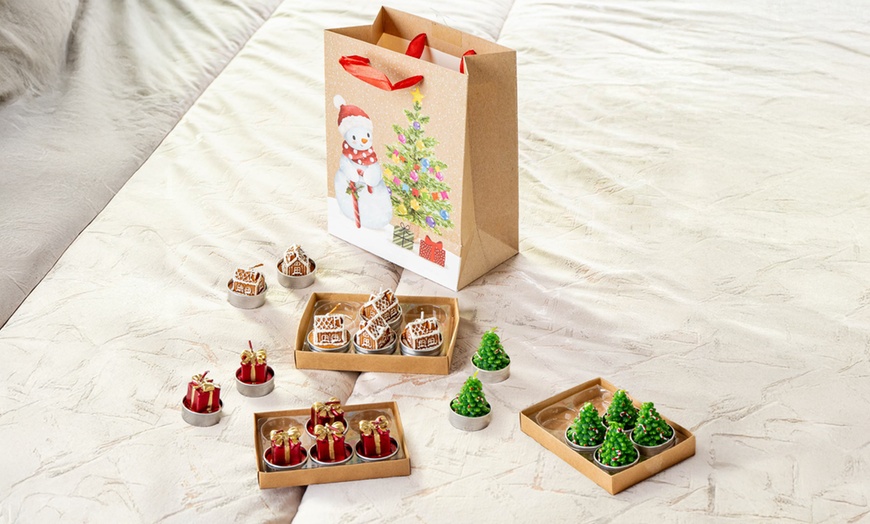 Image 1: Set de 18 velas decorativas navideñas con bolsa de regalo