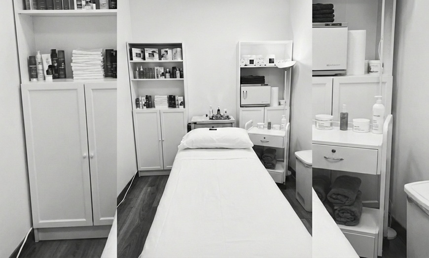 Image 2: Two 60 Min Massage Sessions, Choice of Therapeutic or Deep Tissue