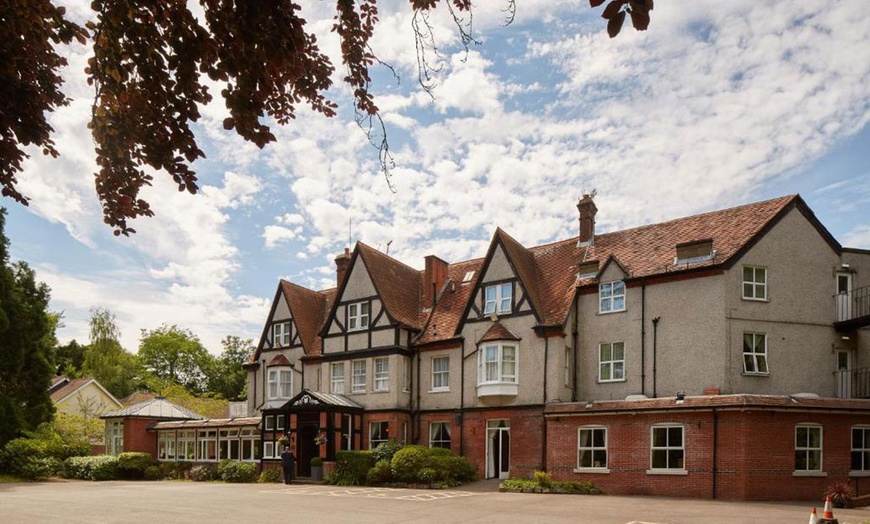 Image 1: Hampshire: 4* Standard Double Room Stay with Breakfast