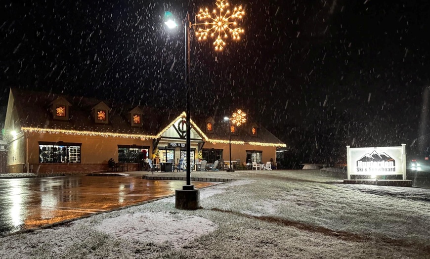 Image 2: Enjoy Junior to Adults Ski & Snowboard Rentals & Tuning