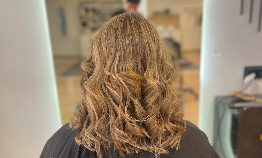 Image 1: Professionelle Haarverlängerung mit Bondings oder Tapes für 1 Person