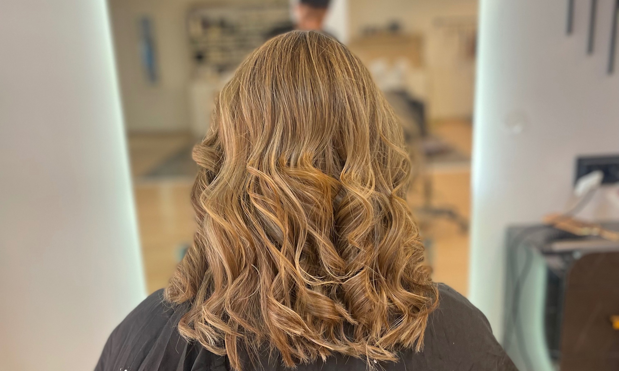 Professionelle Haarverlängerung mit Bondings oder Tapes für 1 Person