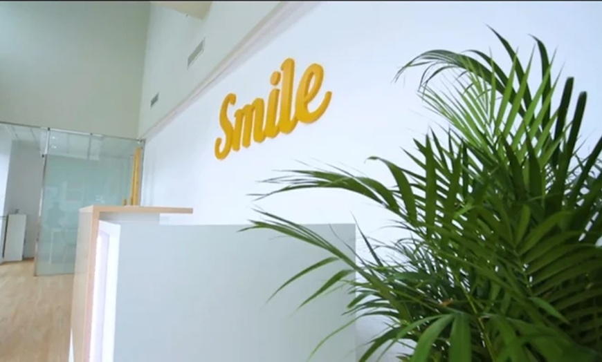 Image 2: 1 o 2 sesiones de blanqueamiento dental y limpieza bucal para 1 