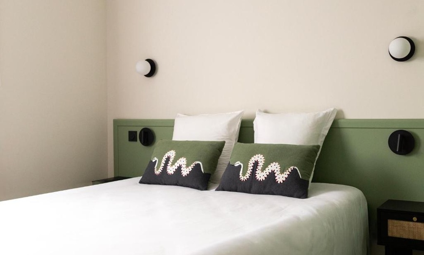 Image 2: Near Paris: Double Room with Optional Breakfast