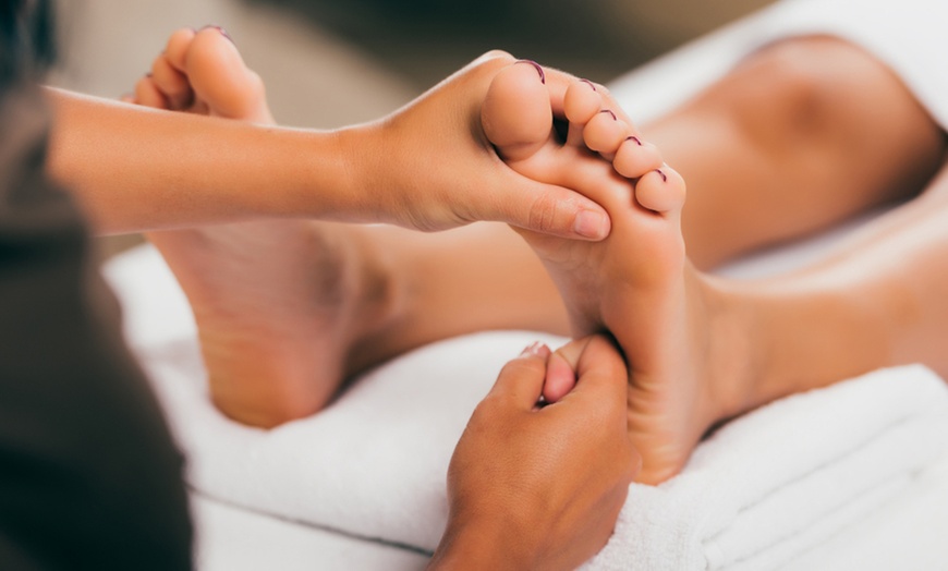 Image 1: Enjoy a Relaxing Time with One or Three 60-Min Aromatherapy Bodywork
