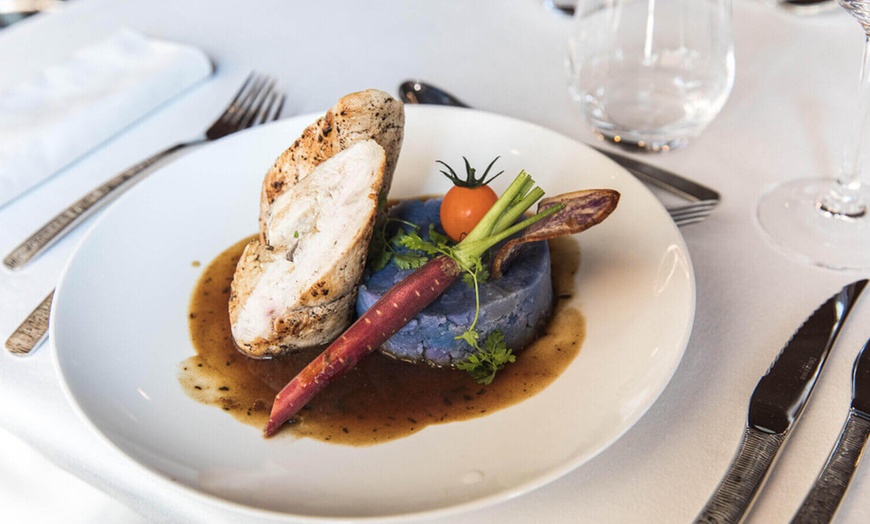 Image 3: Expérience culinaire inventive dans un cadre élégant