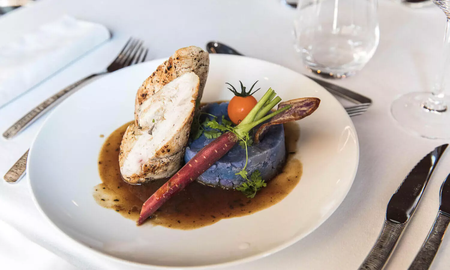 Expérience culinaire inventive dans un cadre élégant