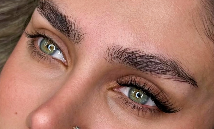 Image 1: Timeless Elegance with One Full Set of Classic Eyelash Extensions 