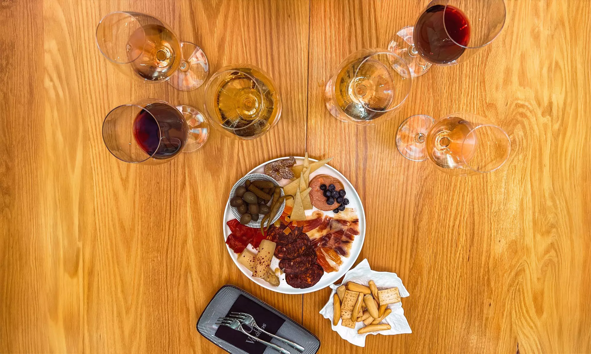 Degustación de 3 vinos con tabla de embutidos para 1 o 2 personas