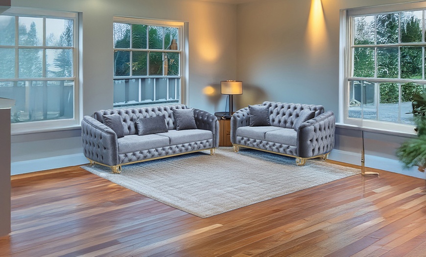 Image 17: Chesterfield & Kingston 3+2 Sofa Sets