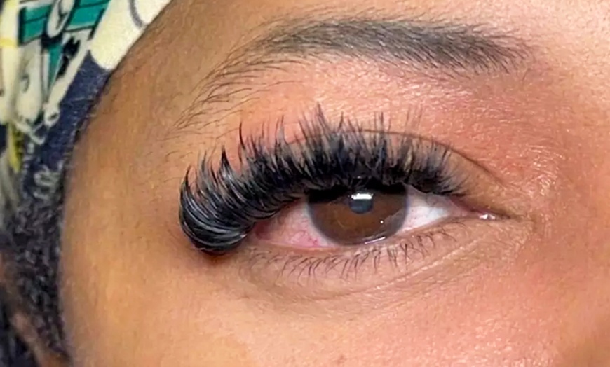 Image 2: Full Set of Classic, Light Volume, or Full Volume Eyelash Extensions 