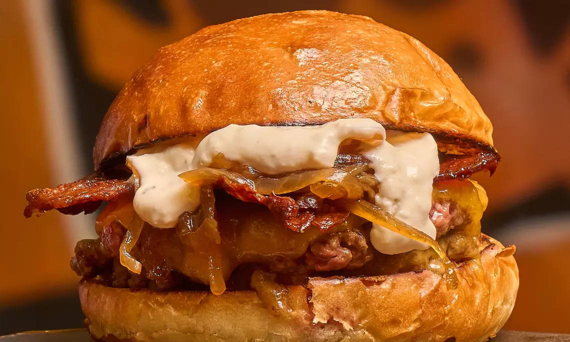 Menú de burgers a elegir con bebida, entrante y postre opcionales