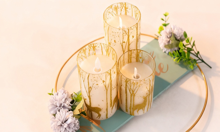 Image 6: Three Pieces of LED Electronic Candle Lights with Elegant Elk Design