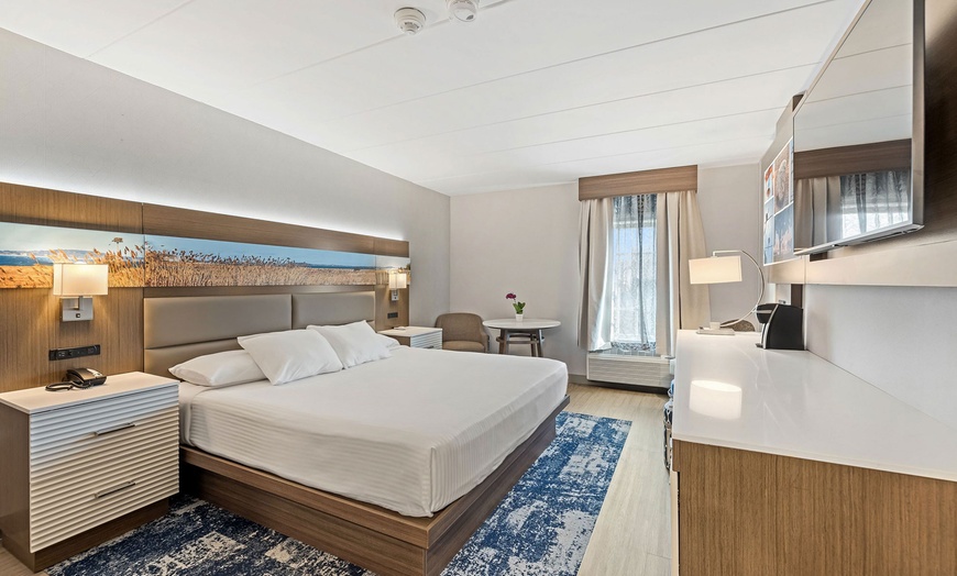 Image 2: Stay at the heart of Historic Plymouth w/ $25 Spa Credit