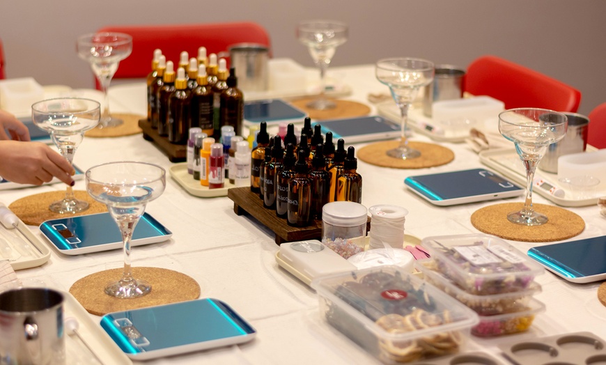 Image 14: Crea tus propias velas - 2 velas durante 3h con bebida 