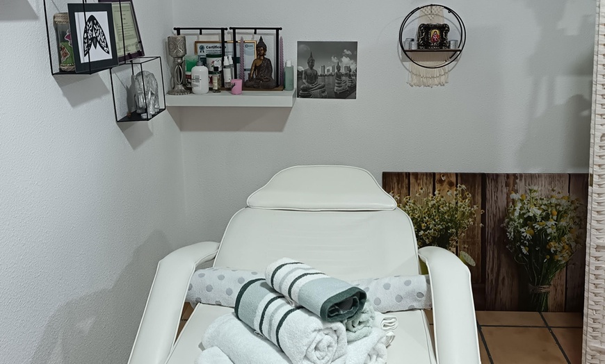 Image 2: Lifting y tinte de pestañas con opción a depilación de cejas para 1 