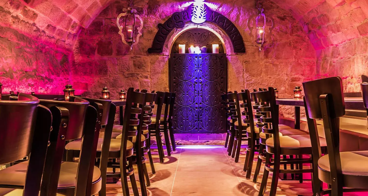 Gemischte Platten nach Wahl im Bodega Madrid für 2-4 Personen