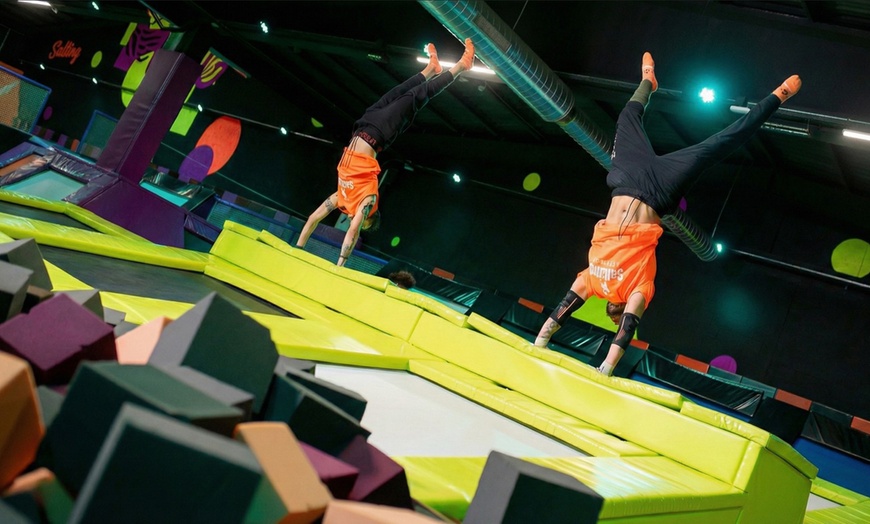 Image 7: 60 minutos de acceso a parque de saltos para 1, 2 o 4 personas