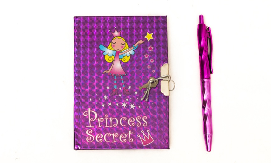 Image 3: Lockable Mini Notebook and Pen Set